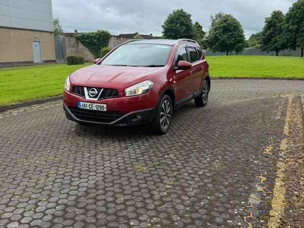 Nissan Qashqai Hatchback, Diesel, 2014, Red