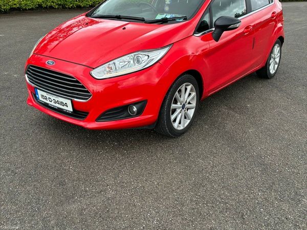 Ford Fiesta Hatchback, Diesel, 2015, Red