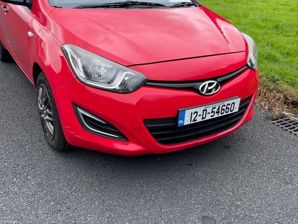 Hyundai i20 Hatchback, Diesel, 2012, Red