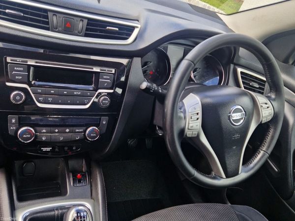 Nissan Qashqai Hatchback, Diesel, 2015, Black