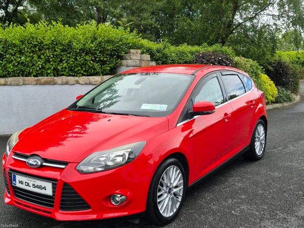 Ford Focus Hatchback, Petrol, 2014, Red