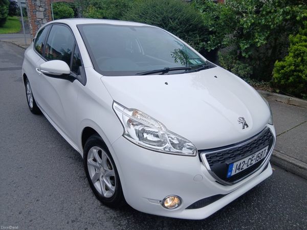 Peugeot 208 Hatchback, Petrol, 2014, White