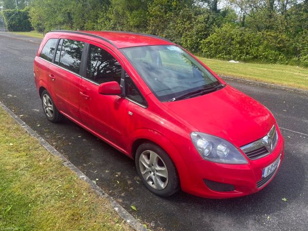 Vauxhall Zafira MPV, Diesel, 2011, Red