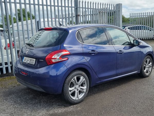Peugeot 208 Hatchback, Petrol, 2014, Blue