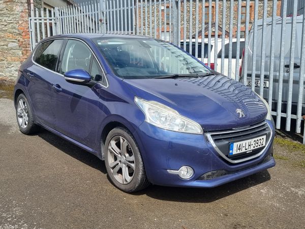Peugeot 208 Hatchback, Petrol, 2014, Blue