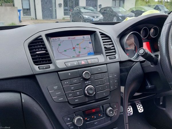 Vauxhall Insignia Hatchback, Diesel, 2011, White