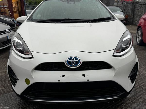 Toyota Aqua Hatchback, Petrol Hybrid, 2017, White