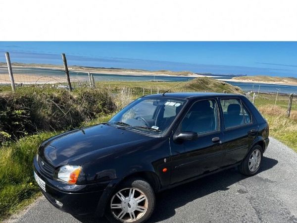 Ford Fiesta Hatchback, Petrol, 2000, Black