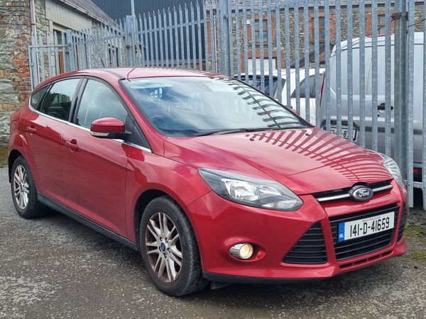 Ford Focus Hatchback, Diesel, 2014, Red