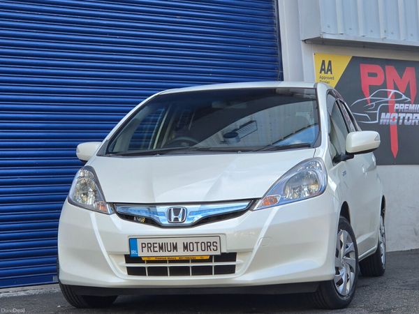 Honda Fit Hatchback, Petrol Hybrid, 2013, White
