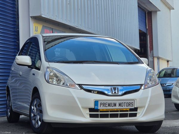 Honda Fit Hatchback, Petrol Hybrid, 2013, White