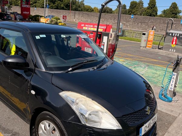 Suzuki Swift Hatchback, Petrol, 2012, Black