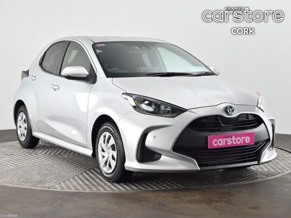 Toyota Yaris Hatchback, Petrol Hybrid, 2022, Silver