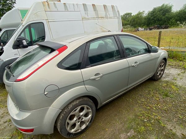Ford Focus Hatchback, Diesel, 2010, Gold
