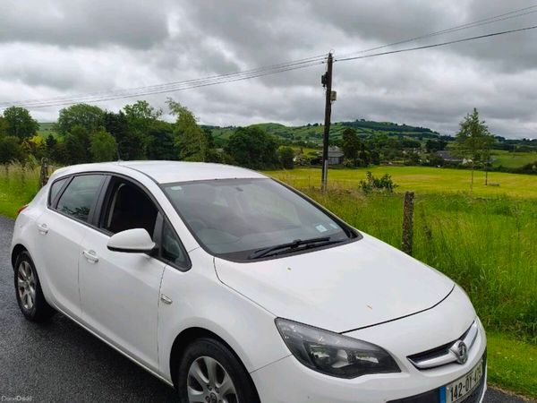 Vauxhall Astra Hatchback, Diesel, 2014, White