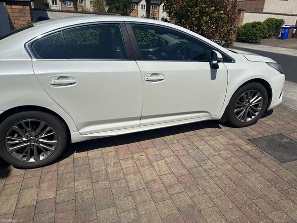 Toyota Avensis Saloon, Petrol, 2016, White