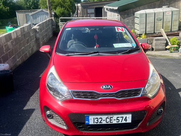 Kia Rio Hatchback, Petrol, 2013, Red