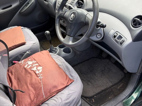 Toyota Yaris Hatchback, Petrol, 2000, Green