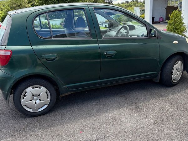 Toyota Yaris Hatchback, Petrol, 2000, Green