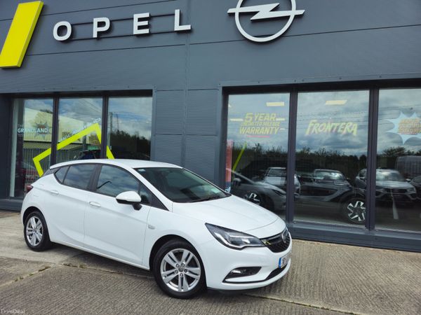 Vauxhall Astra Hatchback, Diesel, 2018, White