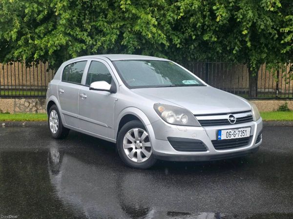 Opel Astra Hatchback, Petrol, 2006, Silver