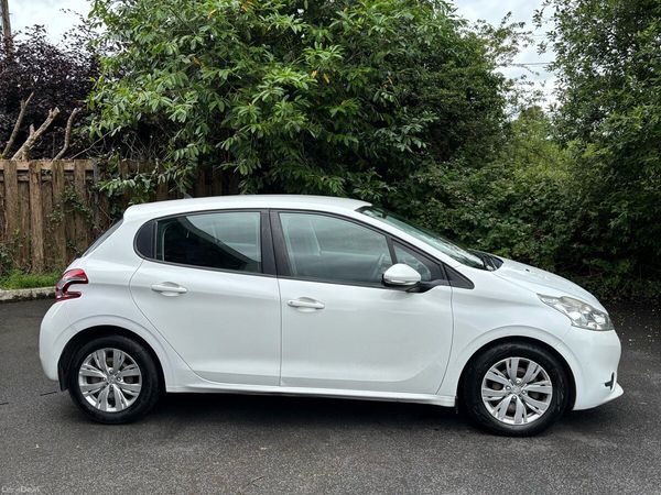Peugeot 208 Hatchback, Diesel, 2013, White