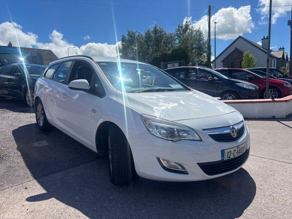 Vauxhall Astra Estate, Diesel, 2012, White