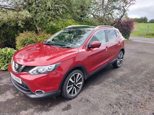 Nissan Qashqai SUV, Diesel, 2017, Red