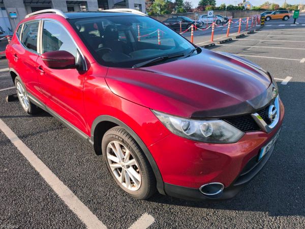 Nissan Qashqai Hatchback, Diesel, 2016, Red