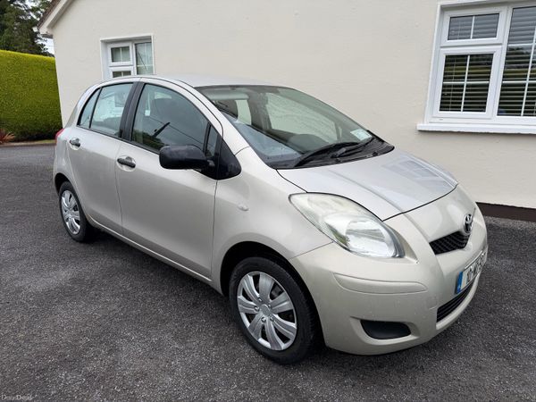 Toyota Yaris Hatchback, Petrol, 2010, Gold
