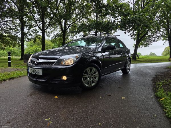 Opel Astra Hatchback, Petrol, 2010, Black