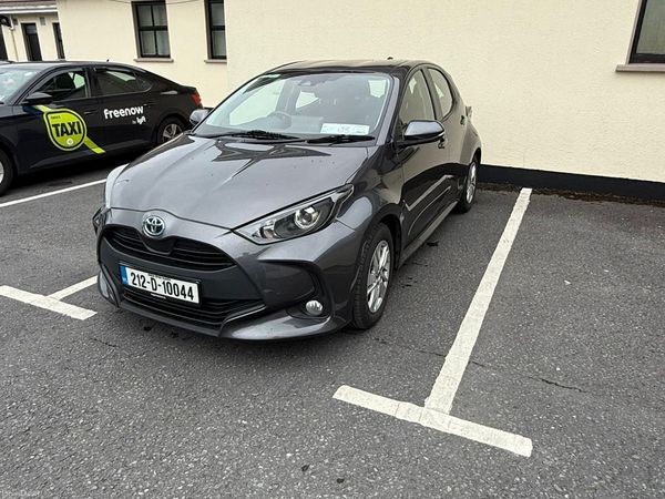 Toyota Yaris Hatchback, Petrol Hybrid, 2021, Grey