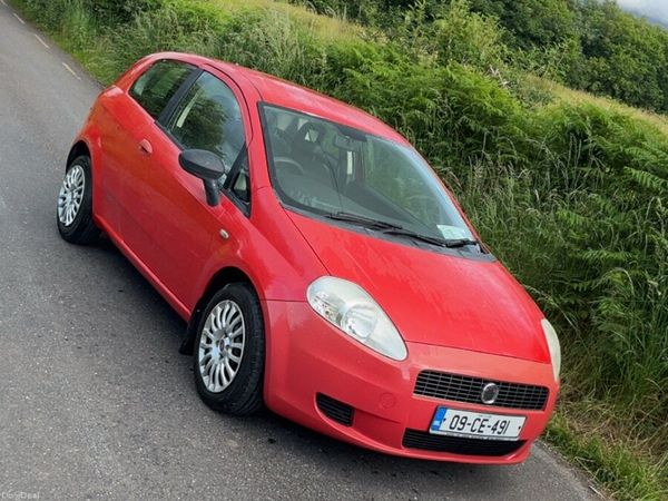 Fiat Punto Hatchback, Petrol, 2009, Red