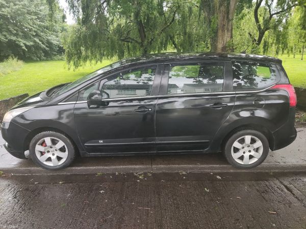 Peugeot 5008 MPV, Diesel, 2011, Black