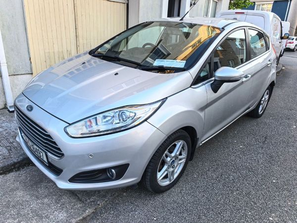 Ford Fiesta Hatchback, Petrol, 2013, Silver