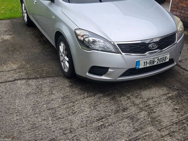 Kia Ceed Hatchback, Diesel, 2011, Silver