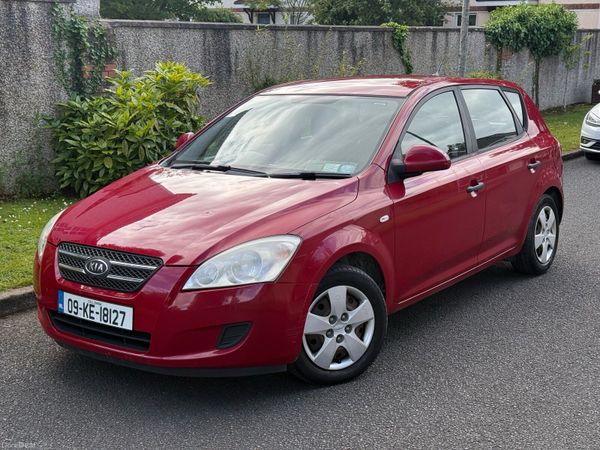 Kia Ceed Hatchback, Petrol, 2009, Red