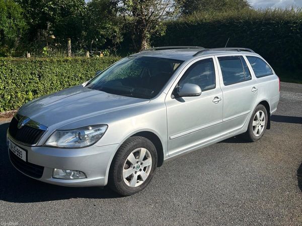 Skoda Octavia Estate, Diesel, 2011, Silver