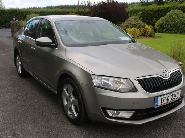 Skoda Octavia Saloon, Diesel, 2017, Yellow
