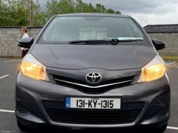 Toyota Yaris Hatchback, Petrol, 2013, Grey
