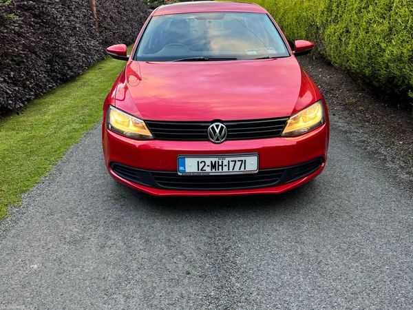 Volkswagen Jetta Saloon, Diesel, 2012, Red