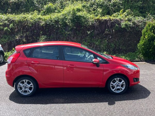 Ford Fiesta Hatchback, Diesel, 2015, Red