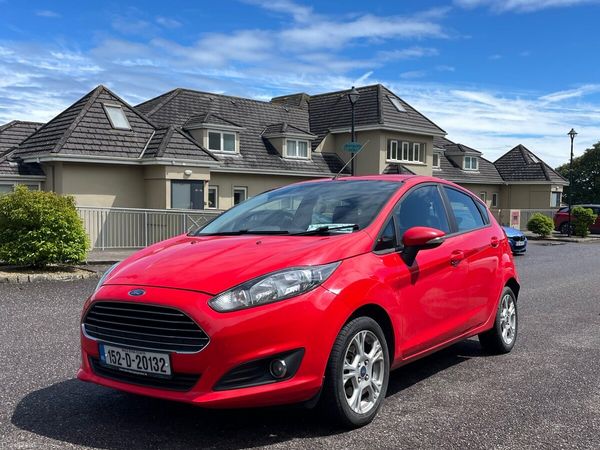 Ford Fiesta Hatchback, Diesel, 2015, Red