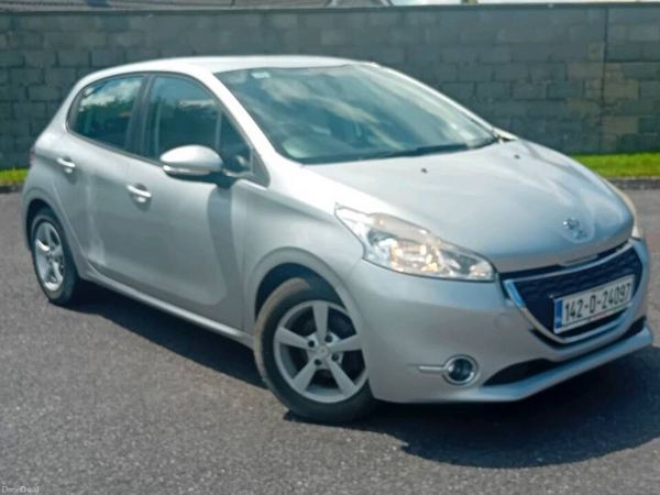 Peugeot 208 Hatchback, Petrol, 2014, Silver