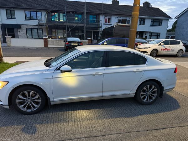 Volkswagen Passat Saloon, Diesel, 2015, White