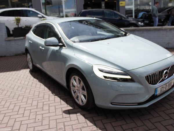 Volvo V40 Hatchback, Petrol, 2017, Blue