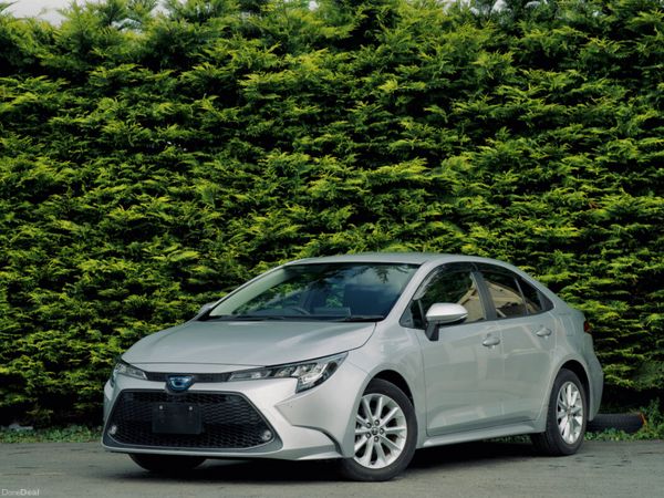 Toyota Corolla Saloon, Petrol Hybrid, 2021, Silver