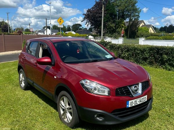 Nissan Qashqai Hatchback, Diesel, 2010, Red