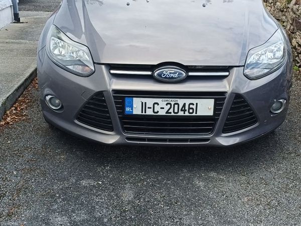 Ford Focus Hatchback, Petrol, 2011, Brown