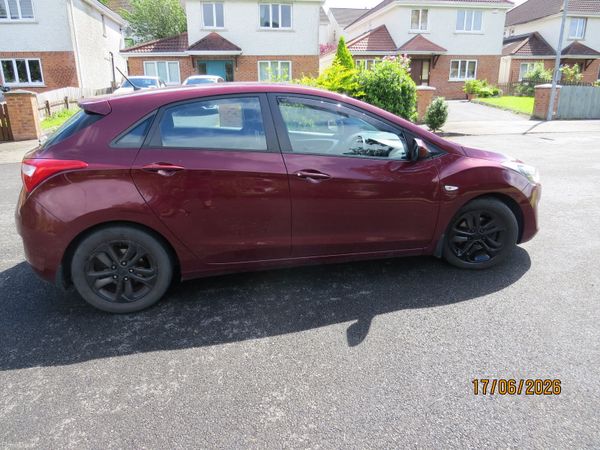Hyundai i30 Hatchback, Petrol, 2017, Red